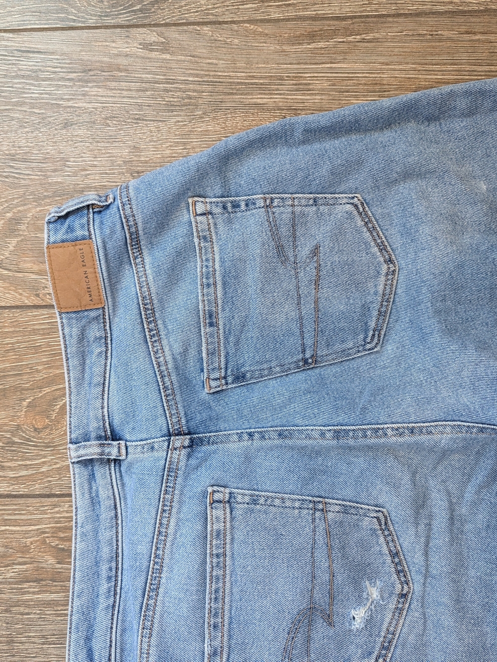 American Eagle Mom Jeans Size 10 Medium Wash High Rise 27 Inch Inseam - Picture 7 of 11